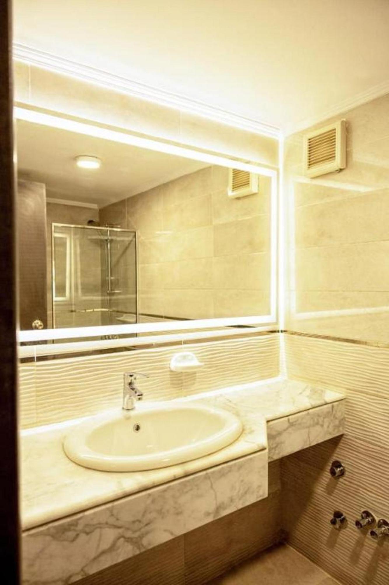 Mar Charbel Hotel Cairo Exterior foto