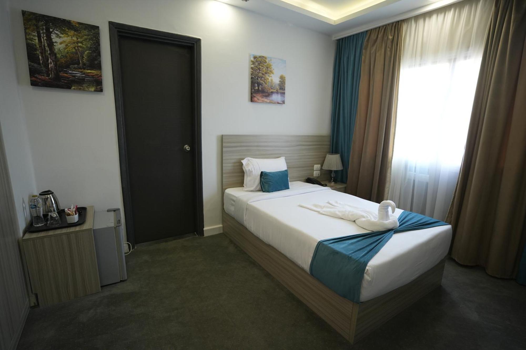 Mar Charbel Hotel Cairo Exterior foto